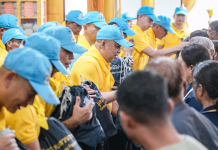 จิตอาสาบช.ก.ช่วยชาวบ้านน้ำท่วมที่บางบาล