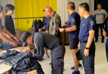 “ผกก.อรินทราช26” ตัดเครื่องแบบให้ลูกน้องทั้งกก.