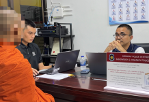 ตำรวจทางหลวงสุราษฏร์ฯจับสึกพระหนุ่มบวชหนีคดีขยี้กามดญ.ม.2