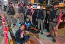 สายตรวจสายไหมไล่จับ2หนุ่มขี้ยาซิ่งเก๋งหนีเฉี่ยวชนดะเพราะไม่มีใบขับขี่