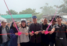 “บิ๊กจวบ”เปิดป้ายมอบอาคาร รร.ตชด.ที่อมก๋อย