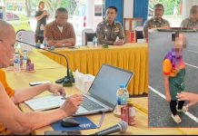 ตำรวจท่องเที่ยวจัดระเบียบคนขายกล้วยวัดดังพังงาหลังตื๊อนทท.ซื้อให้ลิงเกินงาม