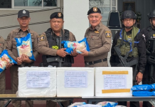 ตำรวจโรงพักทัพไทยรับเสบียงจากรองผู้การสระแก้ว