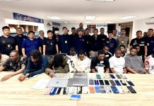 ตม.จับมือสภ.ปากเกร็ดทลายฐานสแกมเมอร์ลวงรักหลอกเงินรวบ13ผิวสี