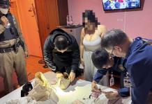 ตำรวจบางรักล่อซื้อแม่เล้าสาว18ค้ากามออนไลน์สาว17