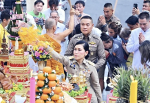 ผู้ว่า-ผู้การตำรวจนครปฐมบวงสรวงปิดทองพระร่วงโรจนฤทธิ์