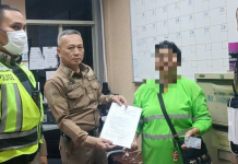 จับสาวหมายจับคดีเสพติดหน้าห้องขังโรงพัก