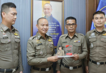 “บิ๊กอรรถ”มอบโล่“โฆษกยกนิ้ว”ให้ดต.สิงห์บุรีถูกไลฟ์สดกดดันจนสโตรก