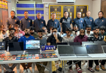 ตม.ชลบุรีปลอมเป็นช่างไฟบุกทลายรังคอลเซนเตอร์ชาวอินเดีย