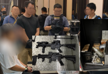 รถคว่ำพ่นพิษเจอปืนในรถ”หนุ่มจีน” ขยายผลค้นบ้านผงะคลังแสง