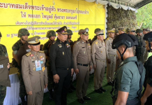 องคมนตรีเชิญสิ่งของพระราชทานมอบกำลังพลชายแดนจันทบุรี-สระแก้ว
