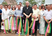 “บิ๊กอ้อ-ชาดา” ร่วมเป็นประธานทอดผ้าป่าสามัคคีสมทบทุนสร้างวัดสุทธิสิริมาราม อ่างทอง