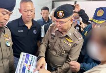 “มท.4 – บิ๊กราญ” กวาดบ้านกลางกรุงทลายแฟลตดินแดงรวบแก๊งสวมสิทธิทำบัตรชมพูเถื่อน