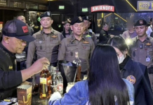 รองผบช.ภ.2 นำทัพตรวจค้นผับดังพัทยาพบฉี่ม่วง 6 ราย ย้ำมาตรการ 5 ปลอดเข้ม